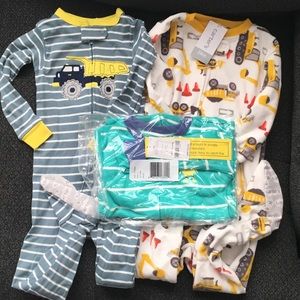 Bundle of boys 24 mos winter jammies